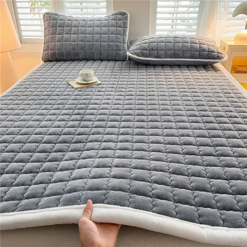 Velvet Comfort Thicken Mattress Topper – Soft Quilted Bed Mat for Winter Warm Beds