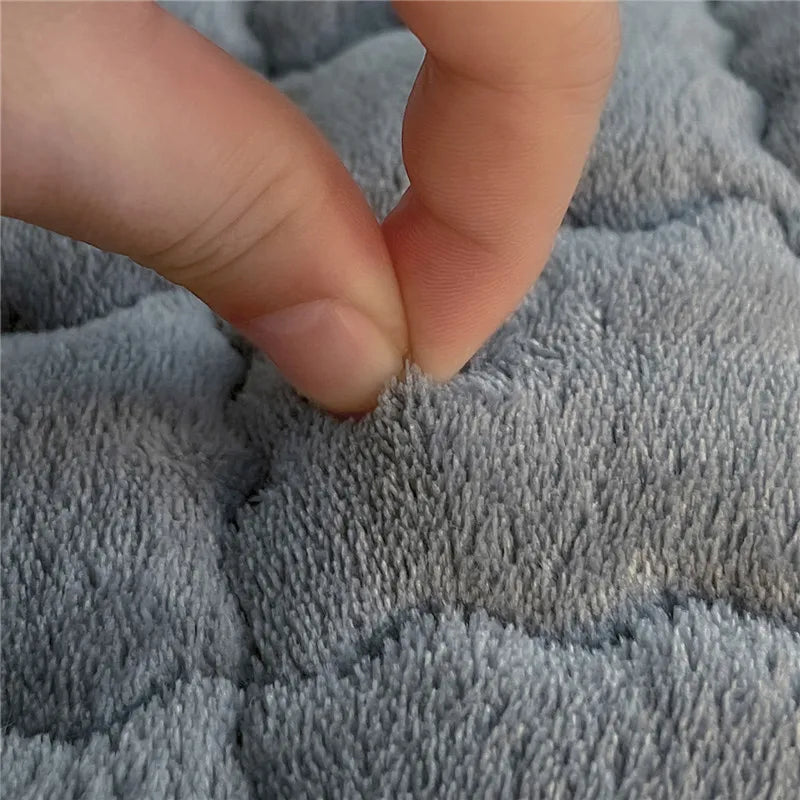 Velvet Comfort Thicken Mattress Topper – Soft Quilted Bed Mat for Winter Warm Beds