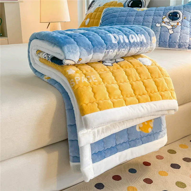 Velvet Comfort Thicken Mattress Topper – Soft Quilted Bed Mat for Winter Warm Beds