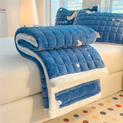 Velvet Comfort Thicken Mattress Topper – Soft Quilted Bed Mat for Winter Warm Beds