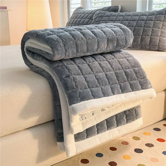 Velvet Comfort Thicken Mattress Topper – Soft Quilted Bed Mat for Winter Warm Beds